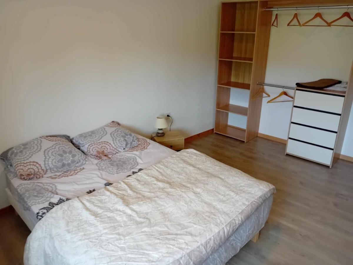 Grand Appartement Avec Terrasse Wignehies Extérieur photo
