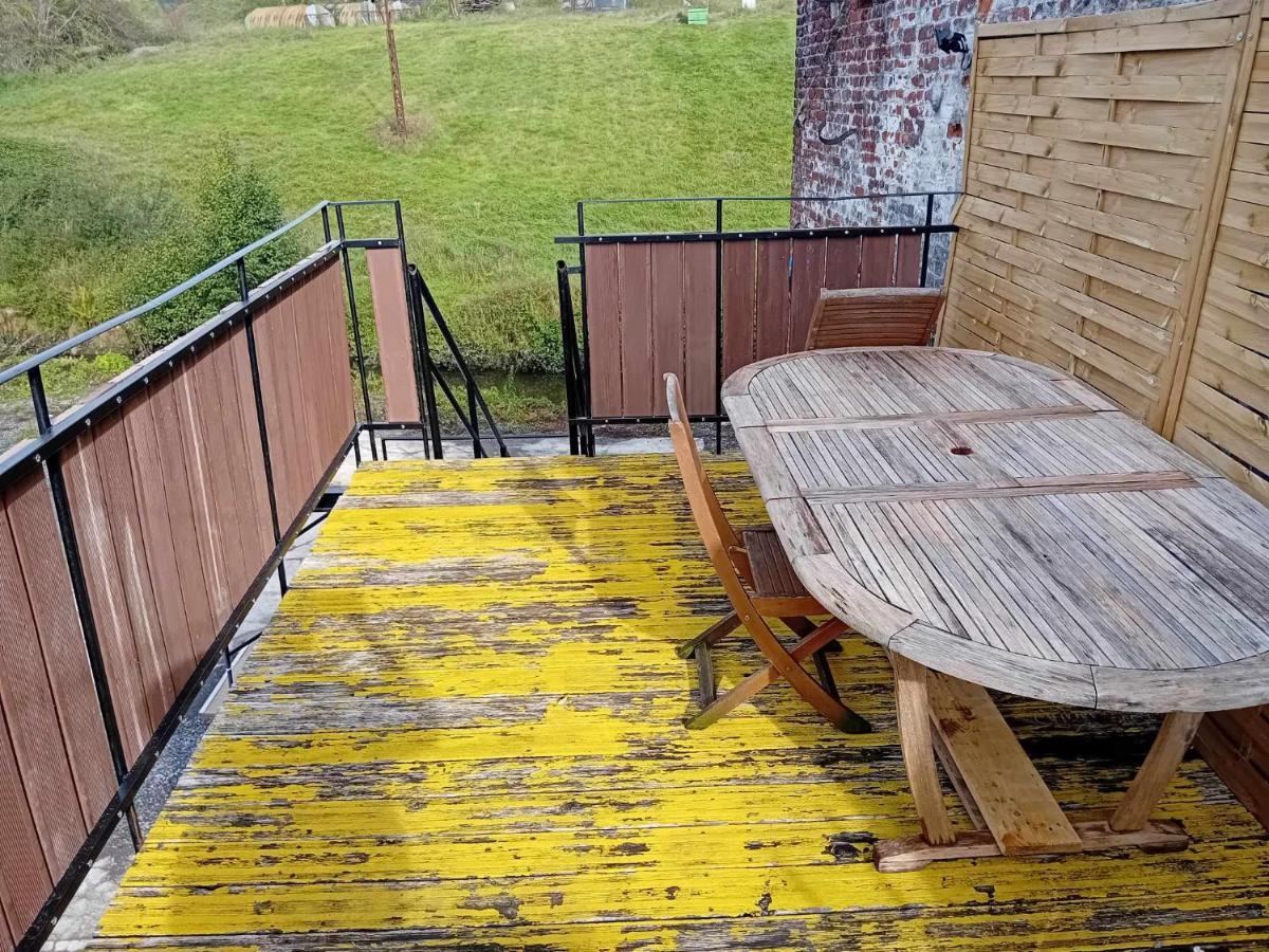Grand Appartement Avec Terrasse Wignehies Extérieur photo