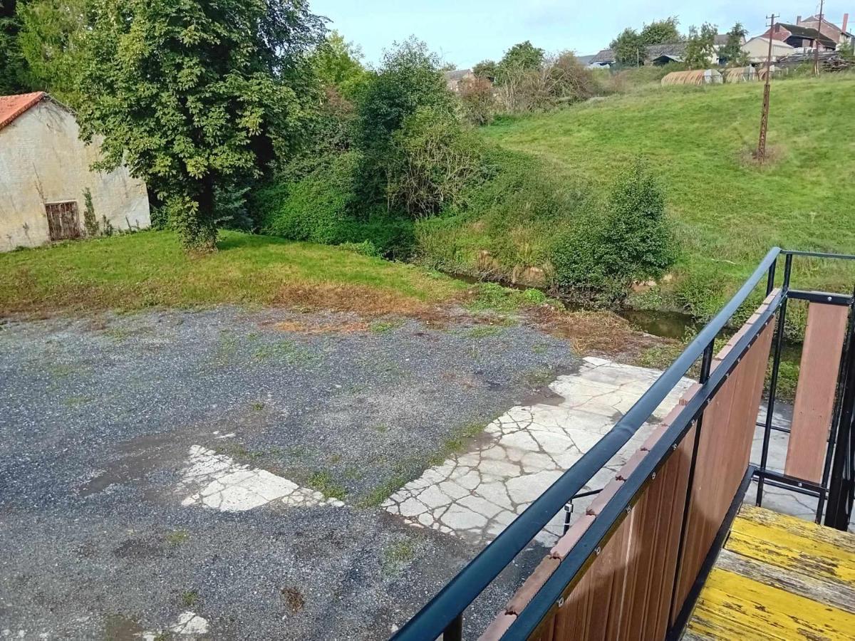 Grand Appartement Avec Terrasse Wignehies Extérieur photo